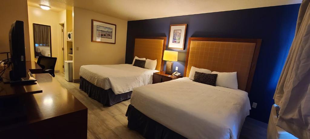 Empire Inn & Suites Penhold ภายนอก รูปภาพ