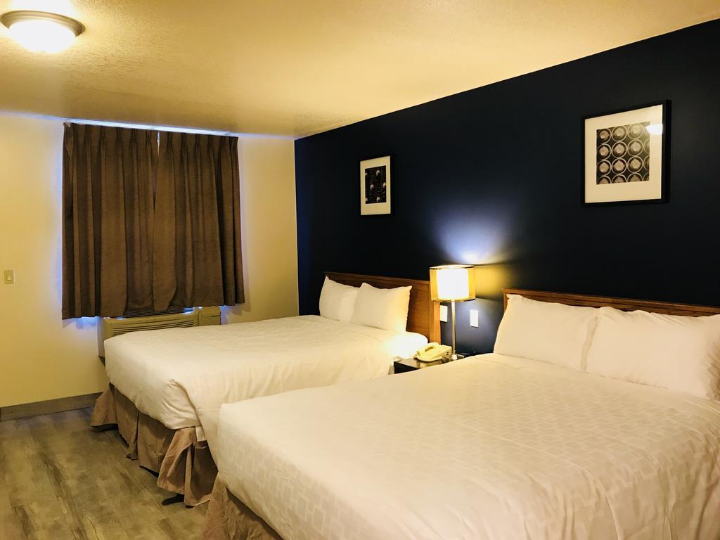 Empire Inn & Suites Penhold ภายนอก รูปภาพ