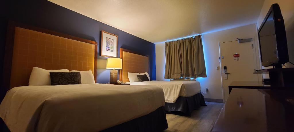 Empire Inn & Suites Penhold ภายนอก รูปภาพ