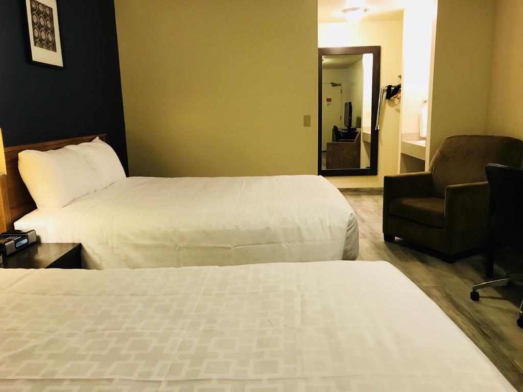 Empire Inn & Suites Penhold ภายนอก รูปภาพ