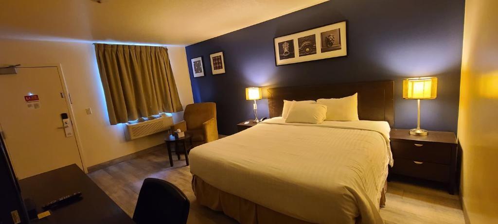 Empire Inn & Suites Penhold ภายนอก รูปภาพ