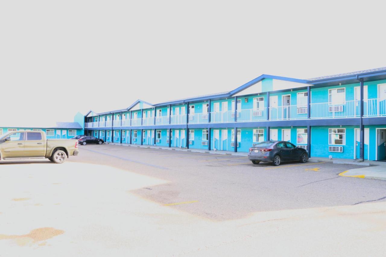Empire Inn & Suites Penhold ภายนอก รูปภาพ