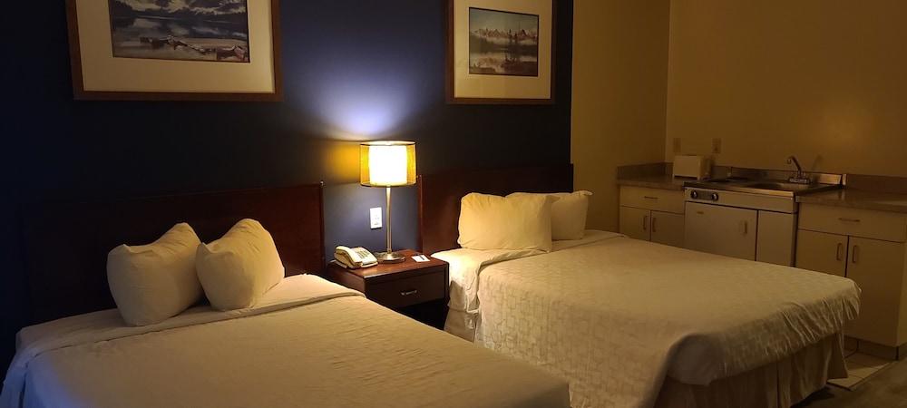 Empire Inn & Suites Penhold ภายนอก รูปภาพ
