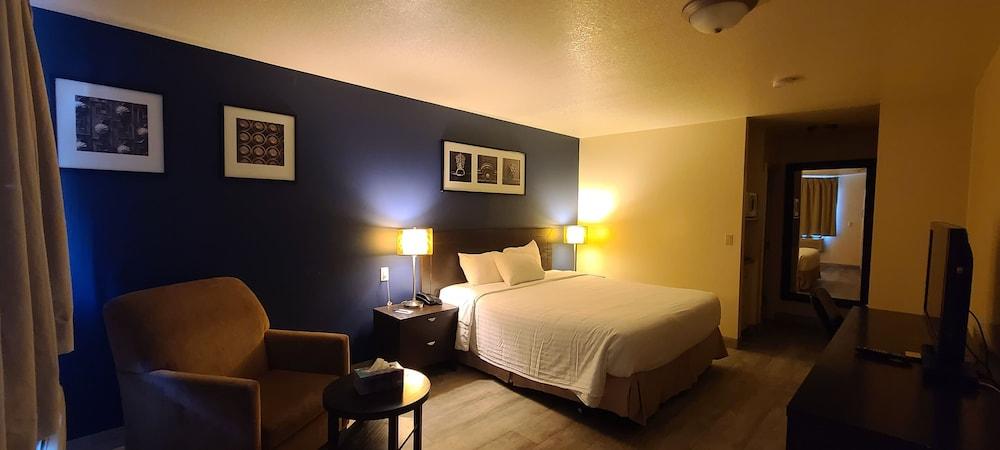 Empire Inn & Suites Penhold ภายนอก รูปภาพ
