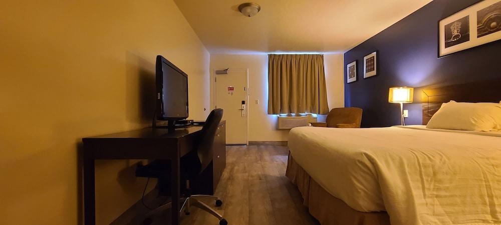 Empire Inn & Suites Penhold ภายนอก รูปภาพ