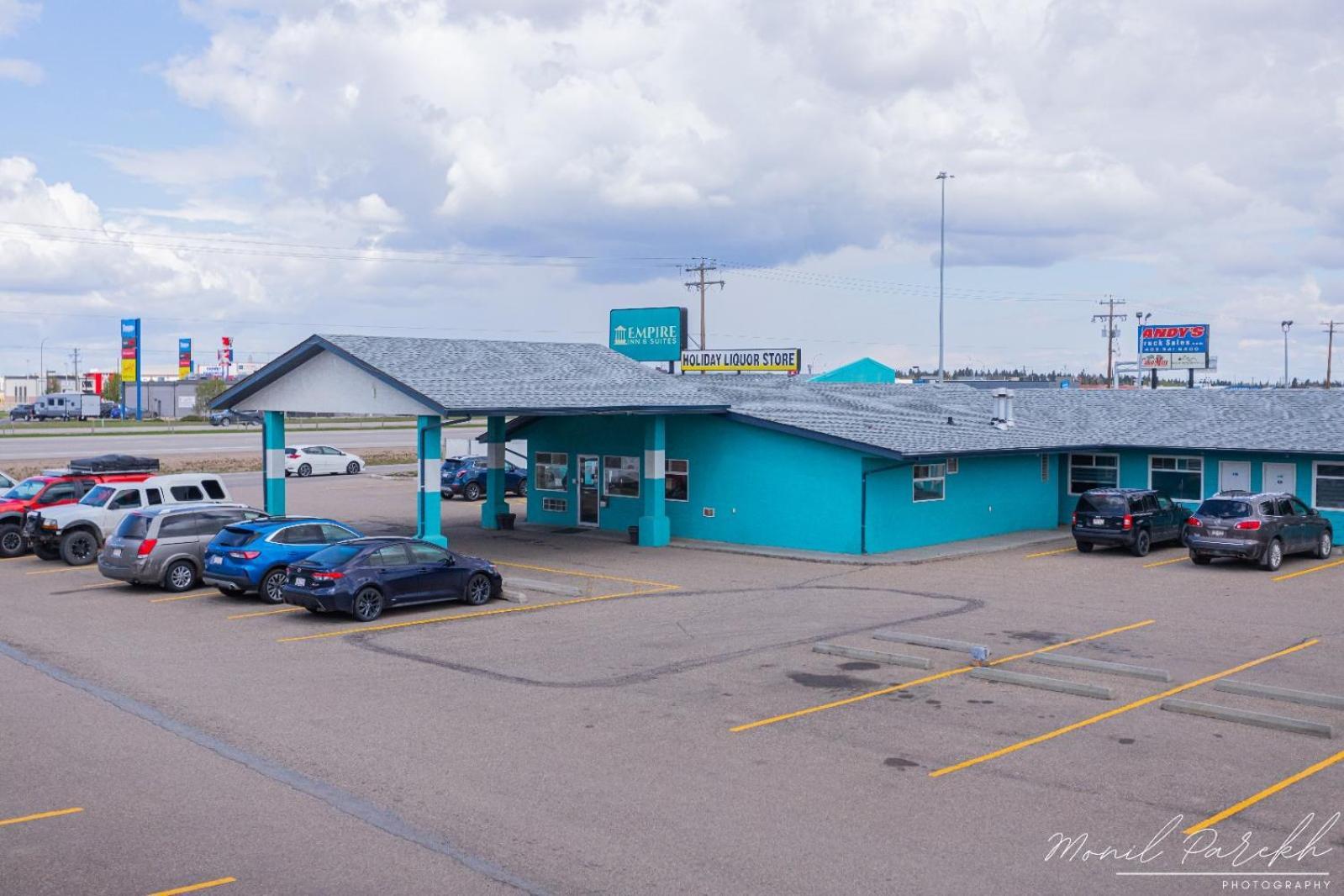 Empire Inn & Suites Penhold ภายนอก รูปภาพ