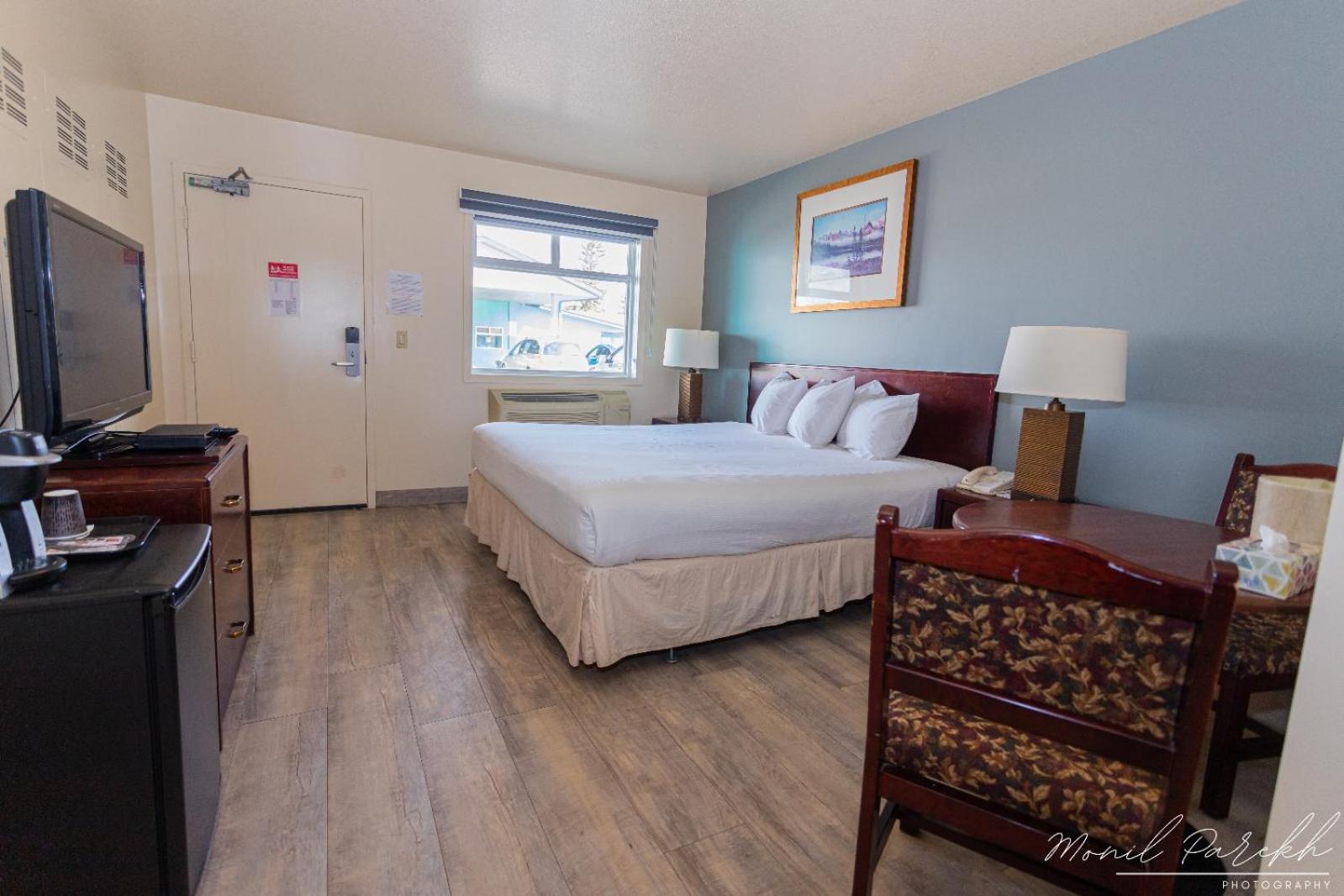 Empire Inn & Suites Penhold ภายนอก รูปภาพ