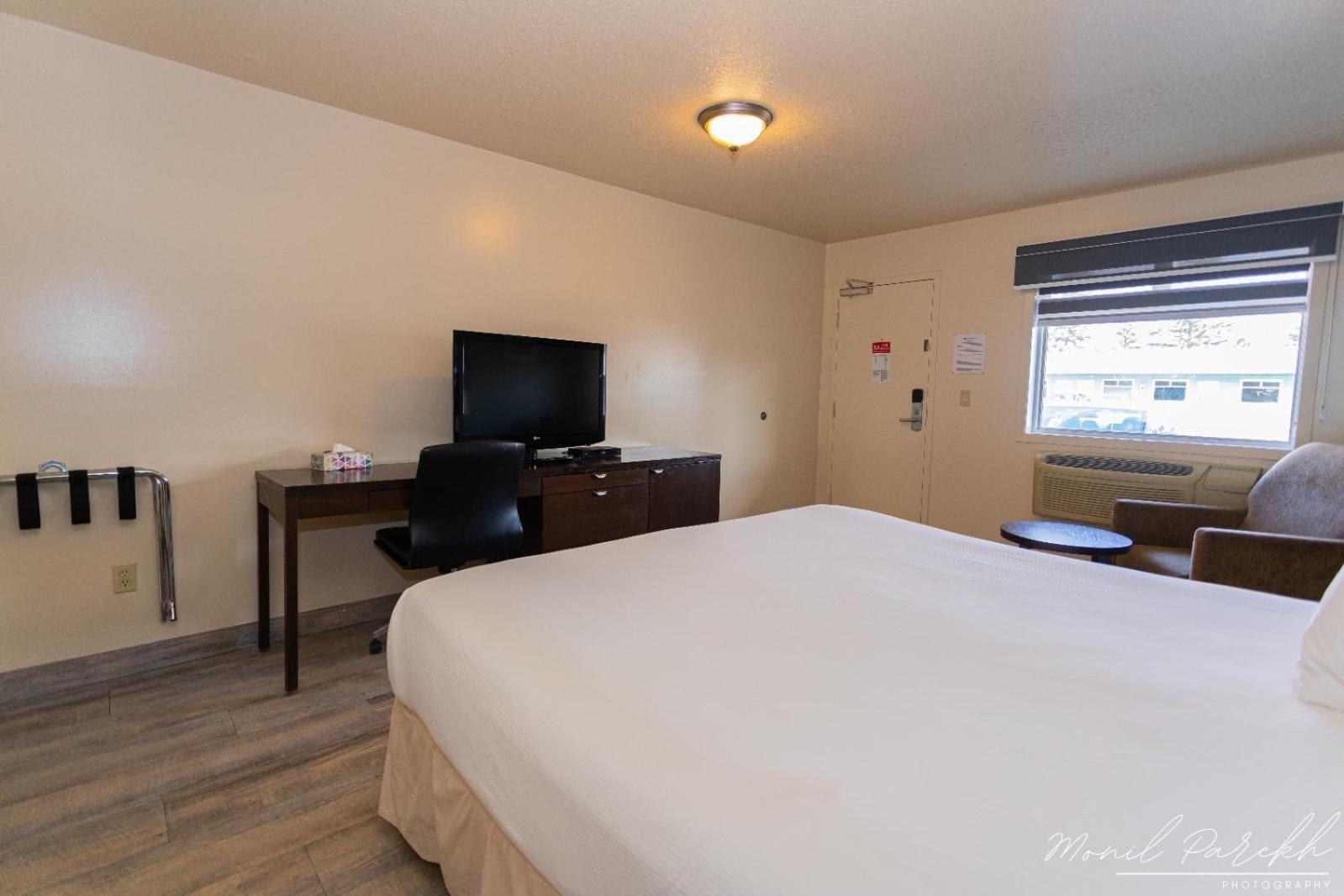 Empire Inn & Suites Penhold ภายนอก รูปภาพ