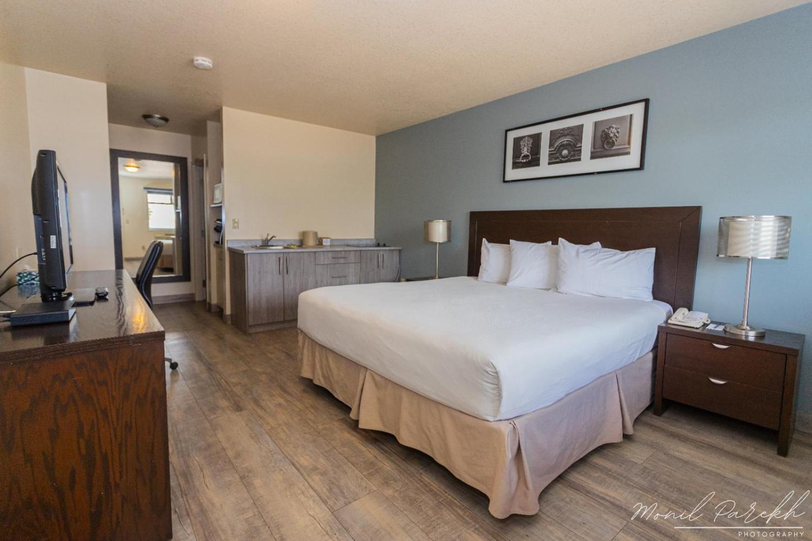 Empire Inn & Suites Penhold ภายนอก รูปภาพ