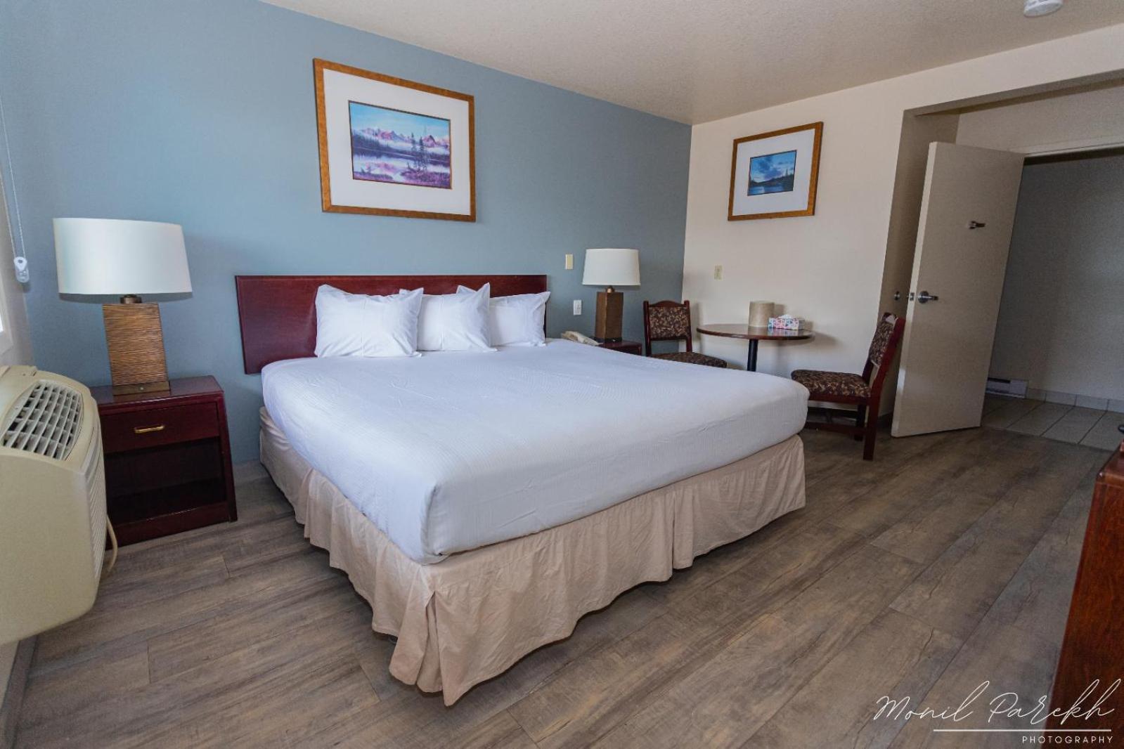 Empire Inn & Suites Penhold ภายนอก รูปภาพ