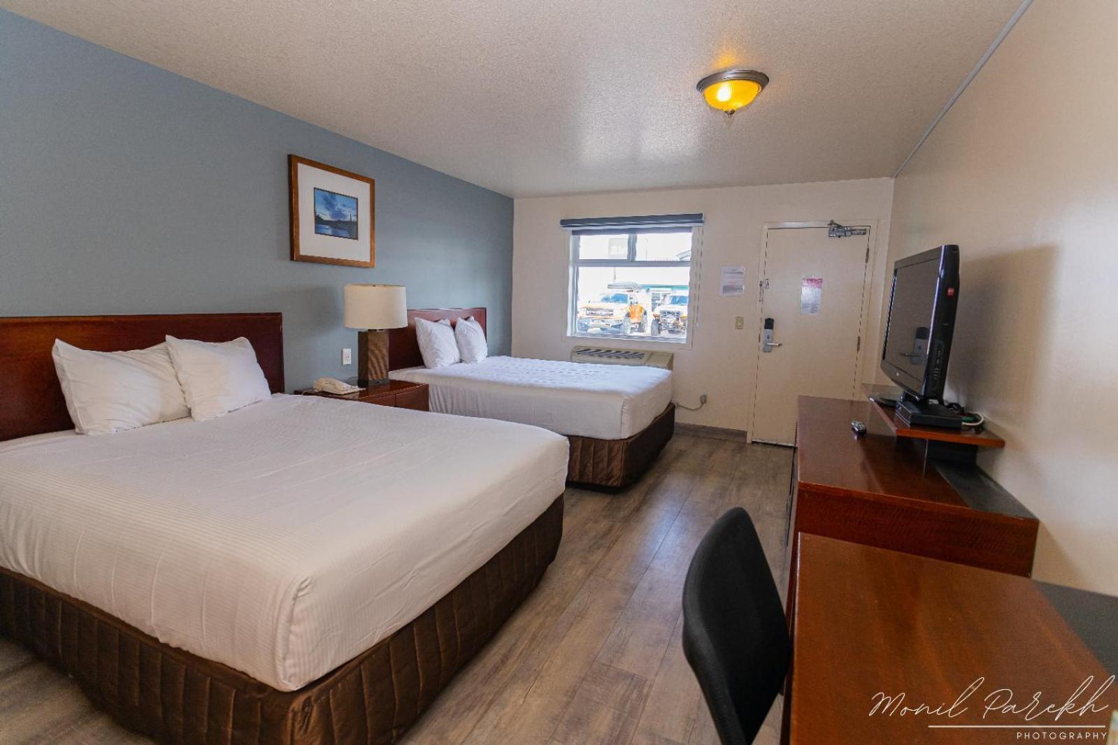 Empire Inn & Suites Penhold ภายนอก รูปภาพ