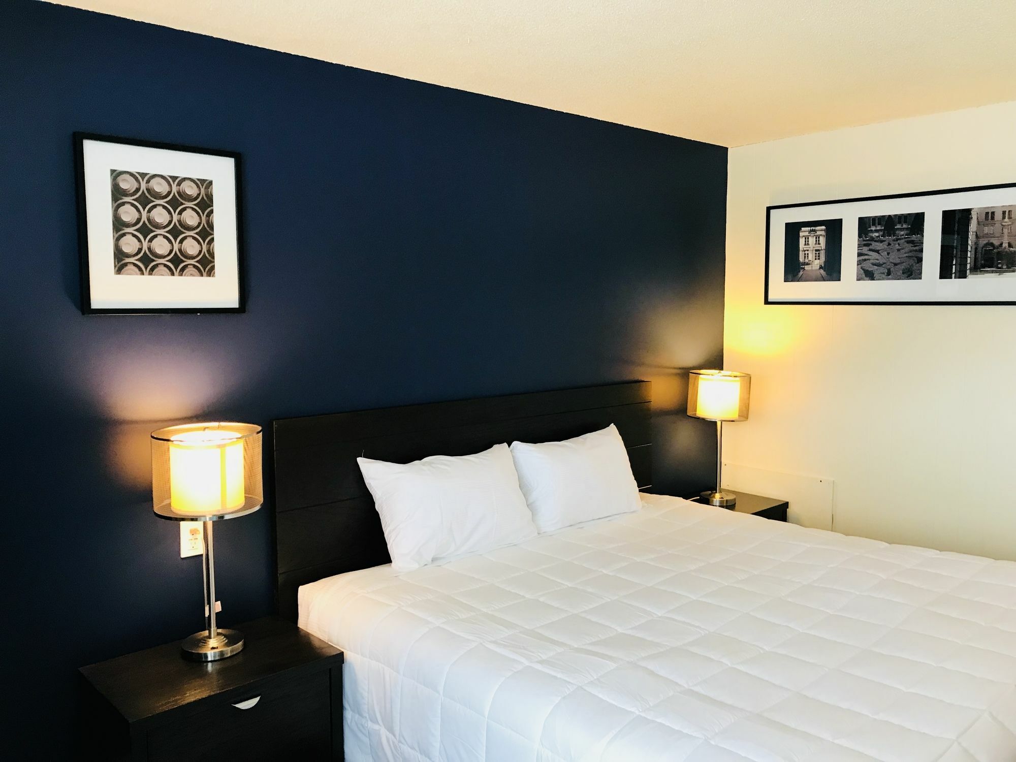 Empire Inn & Suites Penhold ภายนอก รูปภาพ